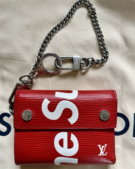 louis vuitton x supreme chain wallet epi red